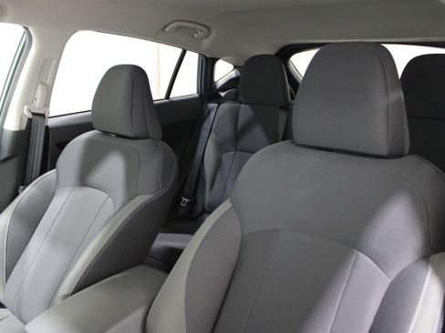 Used 2025 Subaru Crosstrek 2.0i Premium image 5