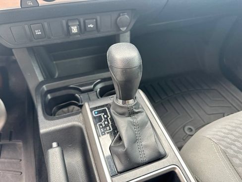 Used 2022 Toyota Tacoma SR5 RWD image 10