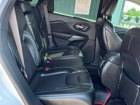 Used 2019 Jeep Cherokee Latitude Plus AWD/4WD image 31