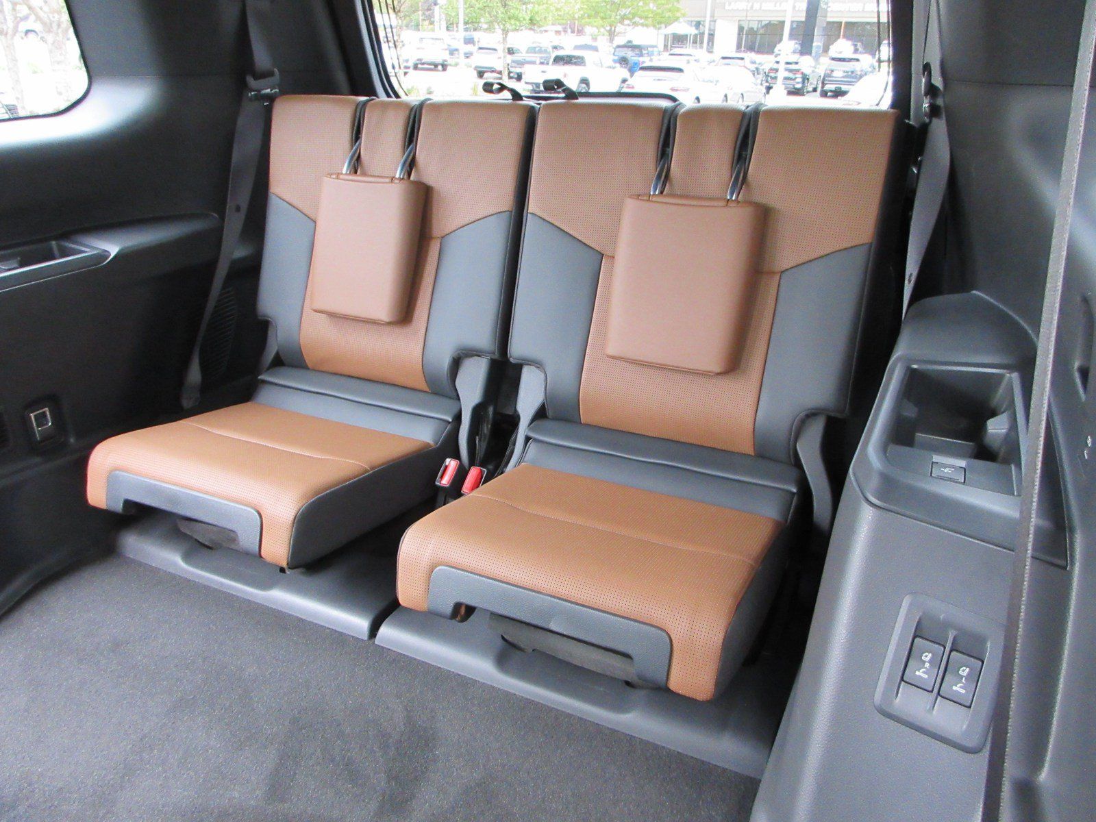 Used 2024 Lexus GX 550 w/ Accessory Package (31) AWD/4WD image 21