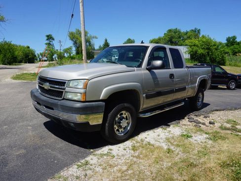 Used 2007 Chevrolet Silverado 2500 LT w/ Onstar Plus Package AWD/4WD image 7