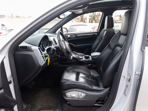 Used 2011 Porsche Cayenne Sport Utility 4D image 16