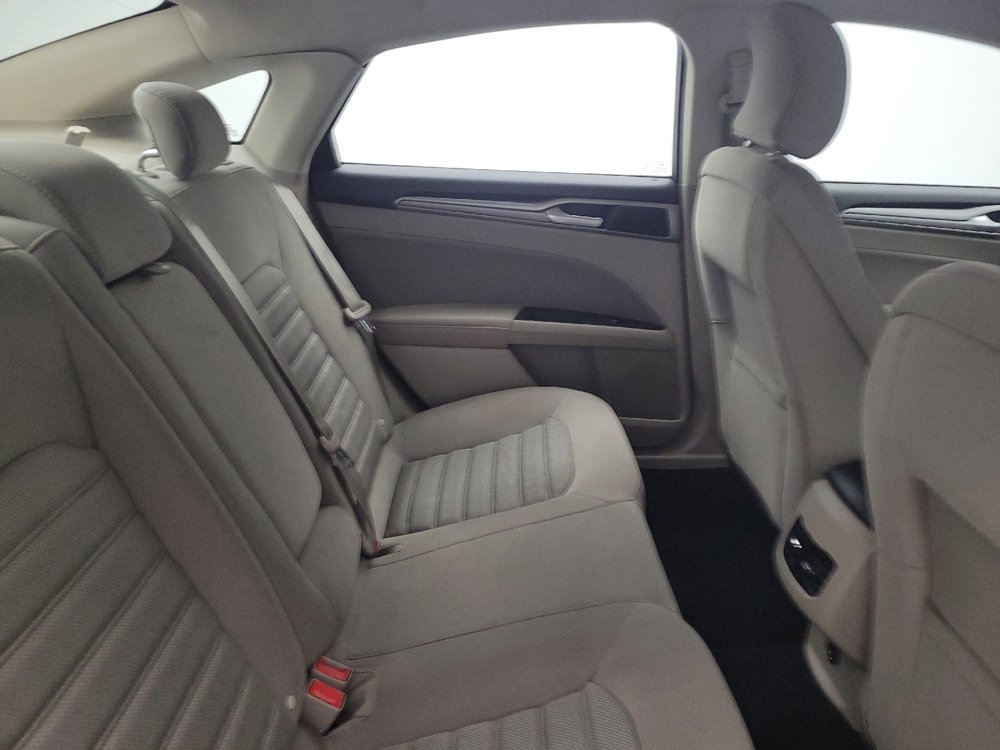 Used 2019 Ford Fusion SE FWD image 19