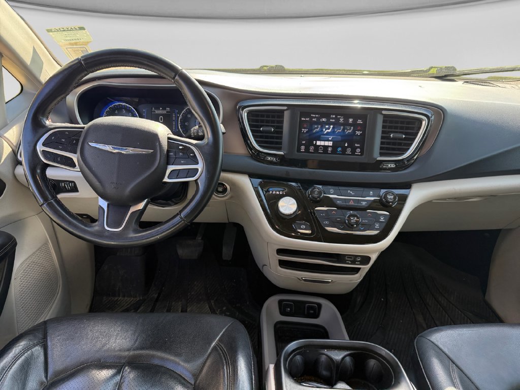 Used 2018 Chrysler Pacifica Touring-L FWD image 23