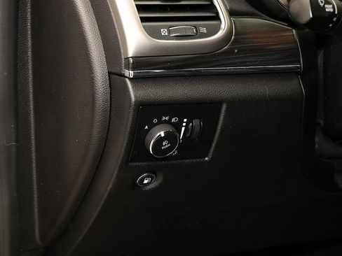 Used 2019 Jeep Grand Cherokee Limited image 25