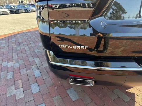 Used 2023 Chevrolet Traverse Premier image 17