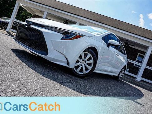 Used 2020 Toyota Corolla LE FWD image 3