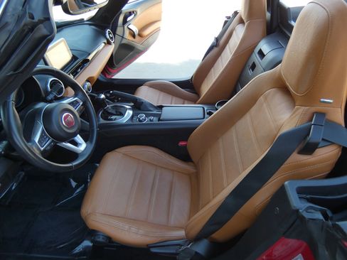 Used 2018 FIAT 124 Spider Lusso w/ Convenience Group image 34