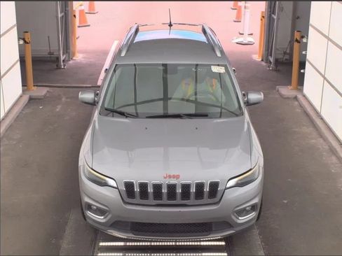 Used 2019 Jeep Cherokee Limited FWD image 3