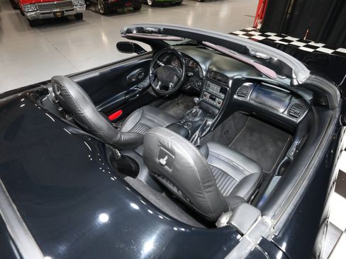 Used 2001 Chevrolet Corvette Convertible w/ Preferred Equipment Group2 RWD image 39