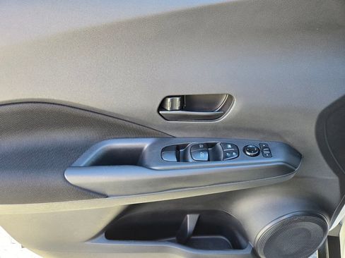 Used 2021 Nissan Kicks S image 22