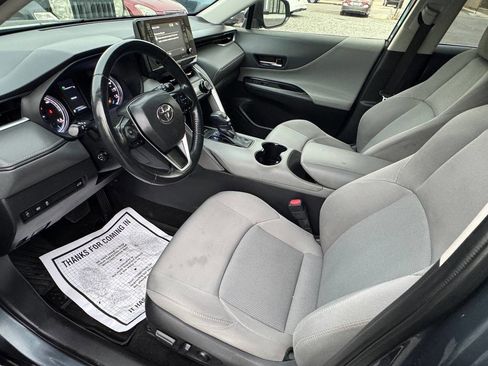Used 2022 Toyota Venza LE image 10