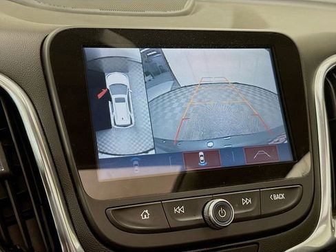 Used 2018 Chevrolet Equinox Premier image 16