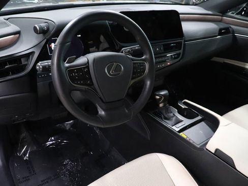 Used 2025 Lexus ES 350 w/ Premium Package image 10