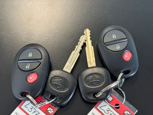 Used 2016 Toyota Tundra Platinum image 27