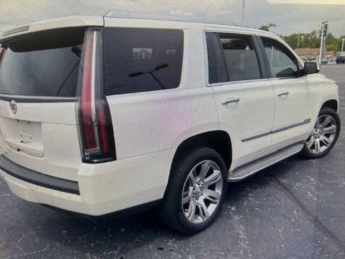 Used 2015 Cadillac Escalade Luxury AWD/4WD image 3