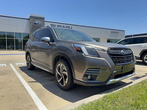 Used 2024 Subaru Forester Touring w/ POP Package 3 AWD/4WD image 3