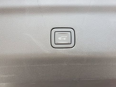 Used 2023 Chevrolet Tahoe Z71 w/ Luxury Package image 38