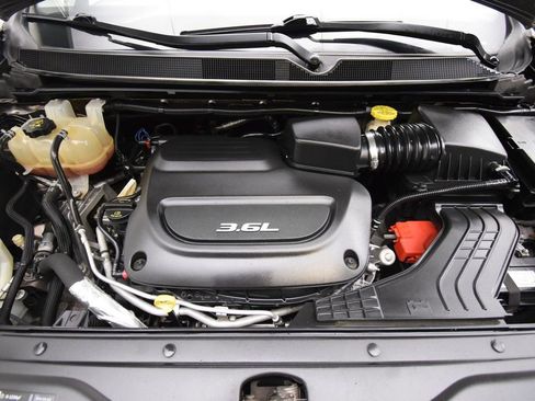 Used 2017 Chrysler Pacifica Limited FWD image 33
