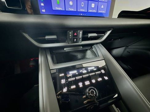 Used 2024 Porsche Macan 4 Electric image 18