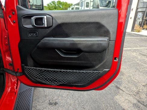 Used 2021 Jeep Wrangler Unlimited Sahara image 30