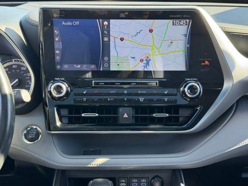 Certified 2022 Toyota Highlander Platinum image 18