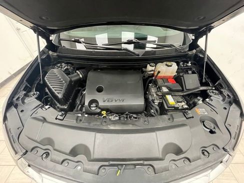 Used 2023 Chevrolet Traverse LT image 16