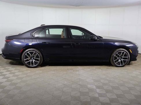 Used 2023 BMW 760i xDrive w/ Executive Package image 18