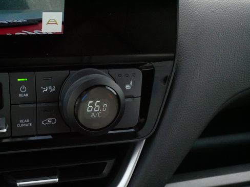 Used 2025 Toyota Grand Highlander AWD image 31