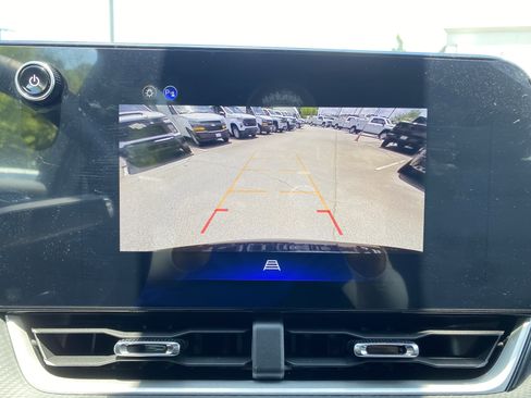 Used 2026 Chevrolet Equinox LT FWD image 27