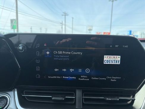 Used 2025 Chevrolet Trax LT w/ LT Convenience Package image 21