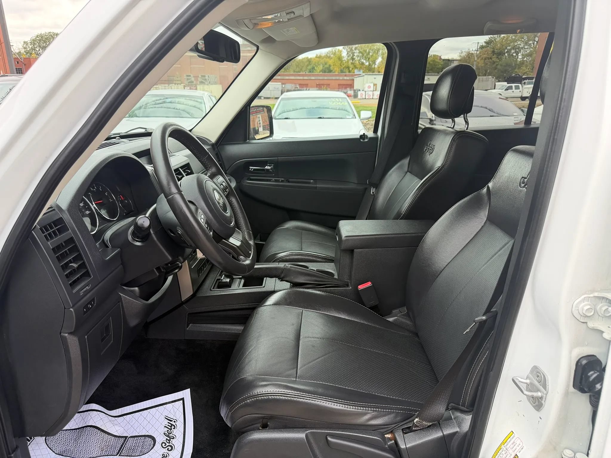 Used 2012 Jeep Liberty Sport AWD/4WD image 15
