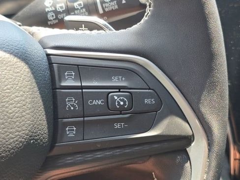Used 2024 Jeep Grand Cherokee L Altitude AWD/4WD image 20