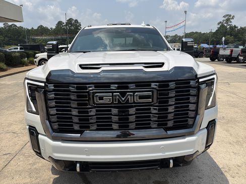 Used 2024 GMC Sierra 2500 Denali Ultimate w/ Max Trailering Package AWD/4WD image 3
