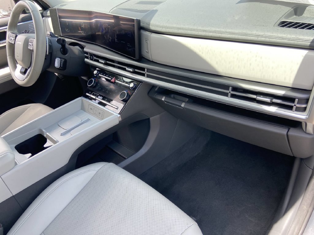 Used 2025 Hyundai Santa Fe SEL FWD image 24