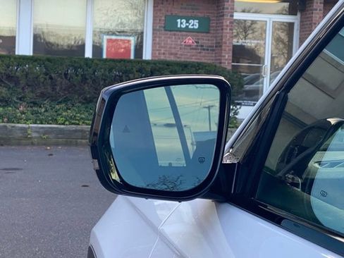 New 2025 Jeep Grand Cherokee Altitude image 13