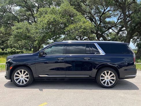 Used 2024 Cadillac Escalade ESV Premium Luxury Platinum AWD/4WD image 8