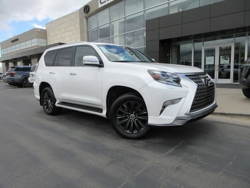 Used 2023 Lexus GX 460 Luxury w/ Sport Design Package AWD/4WD image 13