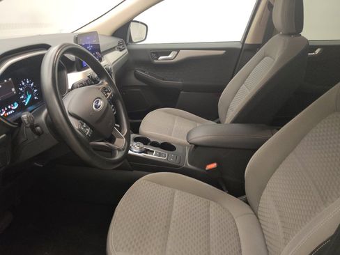 Used 2020 Ford Escape SE image 17