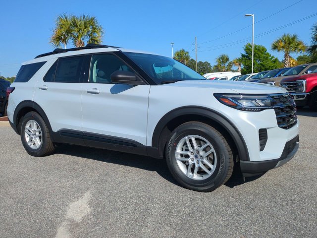 New 2026 Ford Explorer Active RWD image 2