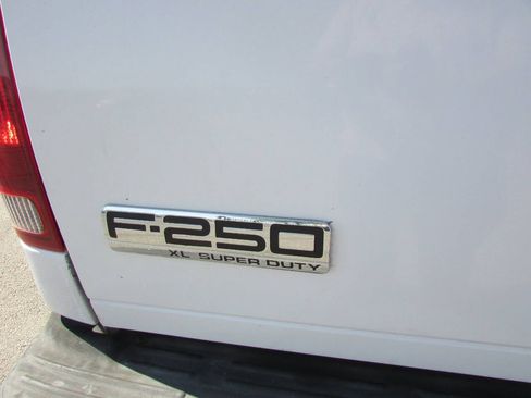 Used 2006 Ford F250 Lariat image 25