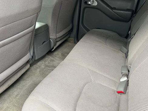 Used 2016 Nissan Frontier SV image 5