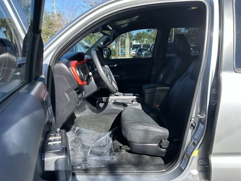 Used 2018 Toyota Tacoma TRD Sport image 2