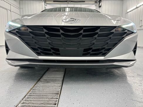 Used 2022 Hyundai Elantra SEL w/ Convenience Package FWD image 11