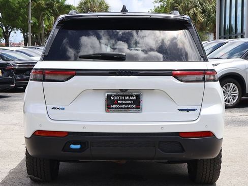 Used 2022 Jeep Grand Cherokee Trailhawk w/ Advanced Protech Group II AWD/4WD image 15