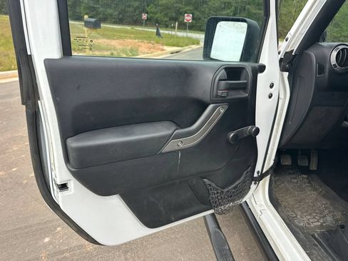 Used 2014 Jeep Wrangler Sport AWD/4WD image 10