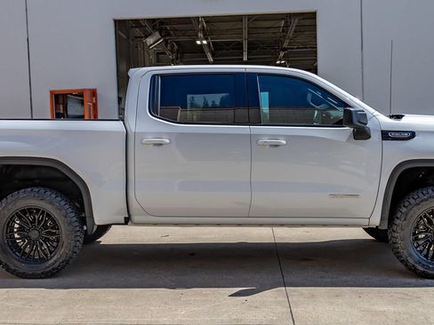 Used 2025 GMC Sierra 1500 Elevation w/ X31 Off-Road Package AWD/4WD image 8