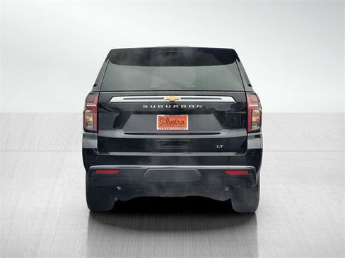 Used 2024 Chevrolet Suburban LT image 7