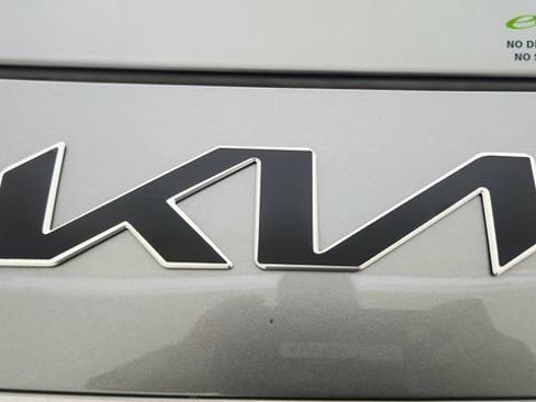 Used 2024 Kia Niro Wave w/ Wave Preserve Package FWD image 15