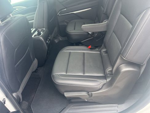 Used 2025 Chevrolet Traverse LT image 19